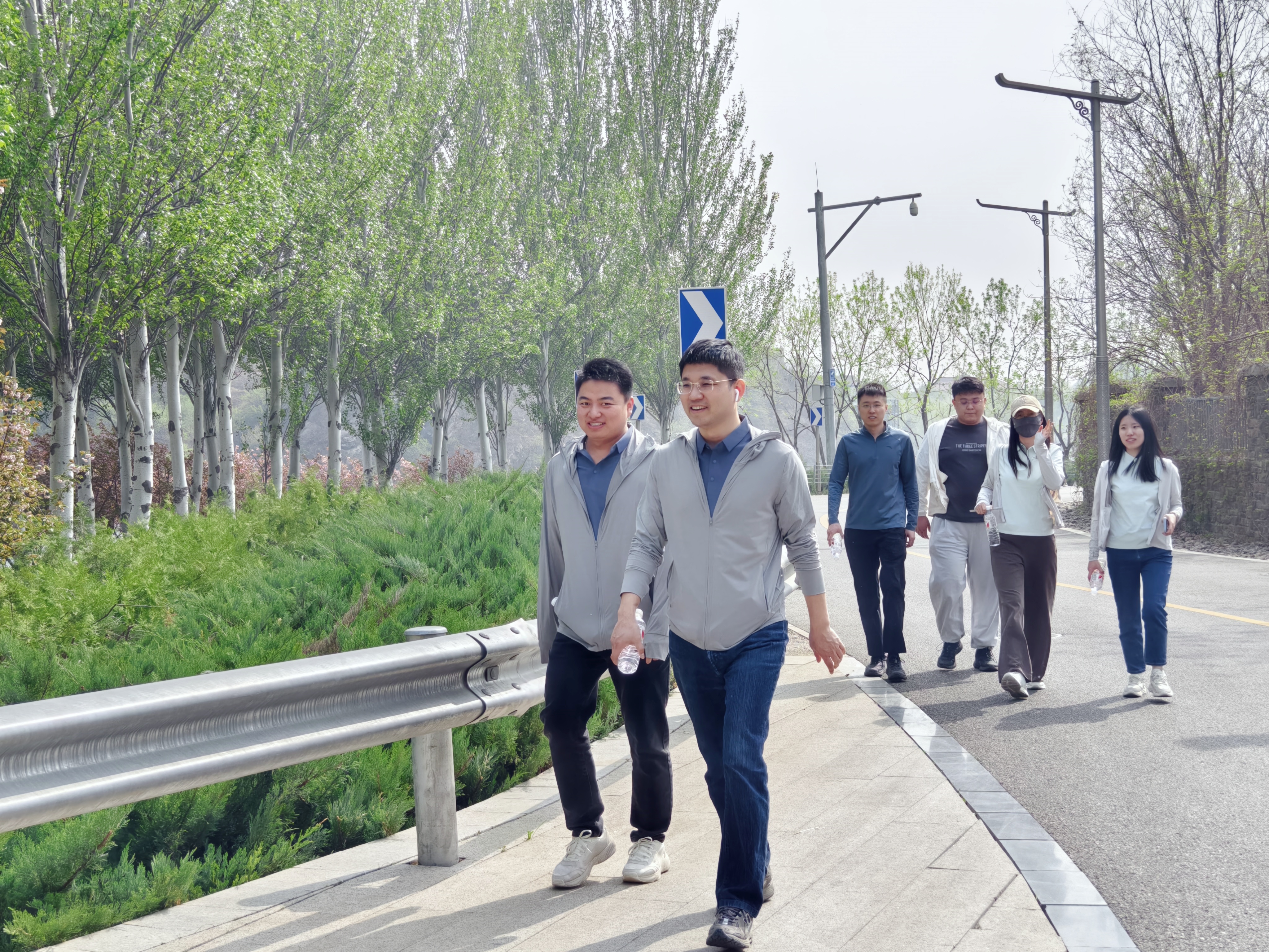 怀柔：健步湖畔铭初心 红船精神砺担当(图1)