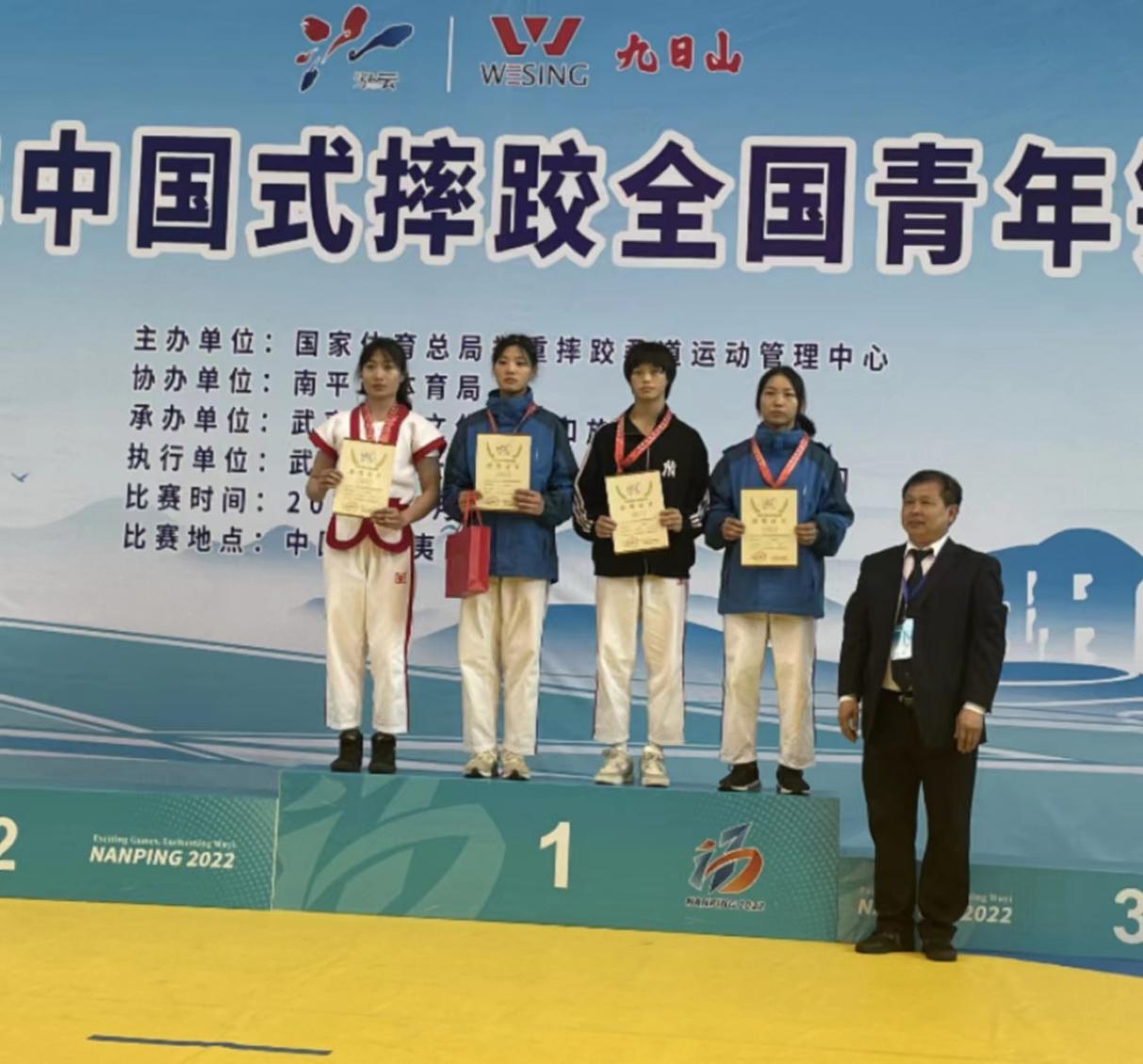 九游app：活力飞扬 闭幕华章！河南物流职业学院第五届田径运动会盛大落幕！(图1)