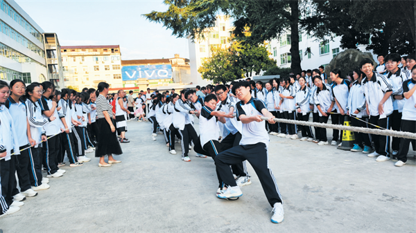 房县第二中学：“体心”共舞让孩子“向阳奔跑”(图2)