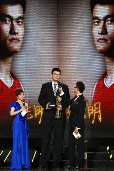 九游app：努力与幸运并存！浦东女购彩者领走3注大乐透一等奖