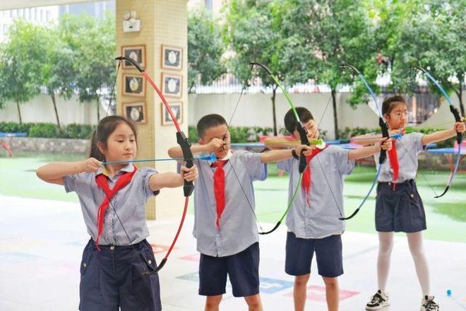 玩转比赛项目 成都校园里“世运风”盛行(图2)