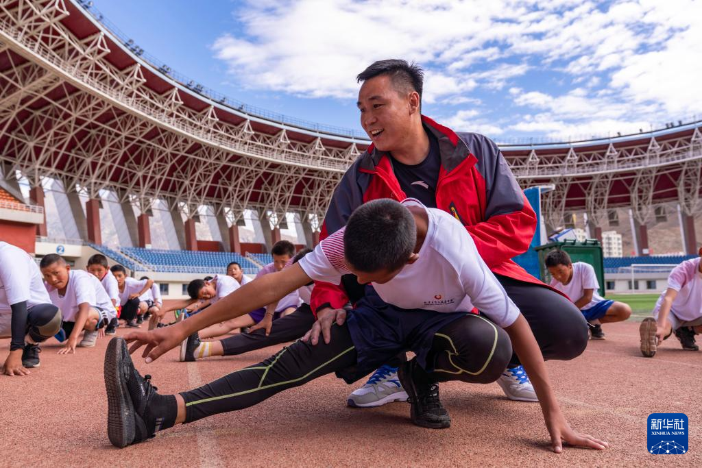九游app：甲子奋进 雪域新篇——西藏体育事业六十年实现跨越式发展(图2)