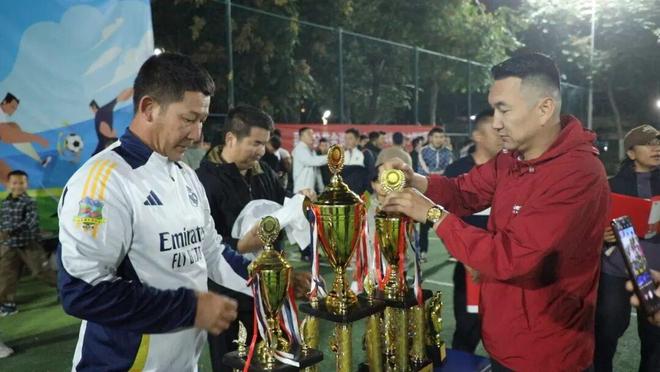 九游体育：巩留县第十七届“石榴籽”杯足球联赛圆满落幕(图2)