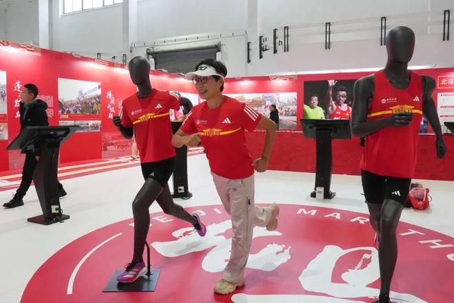 九游体育：运动品牌2025：更替在加剧迭代在提速裂变在发生 年终总结(图3)